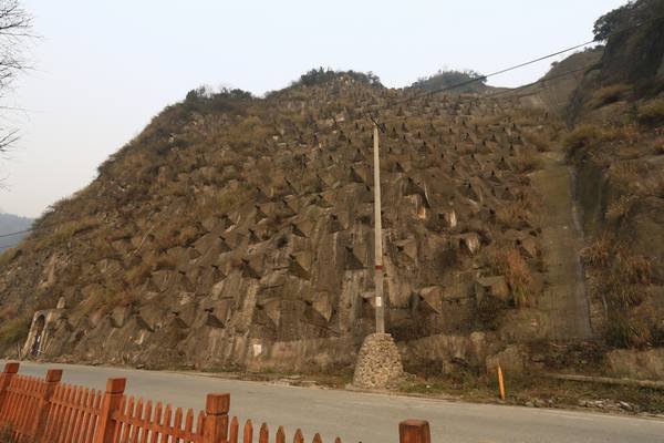 紫坪鋪左岸錨索、抗滑樁