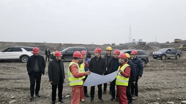 集團(tuán)領(lǐng)導(dǎo)尹曉東一行蒞臨公司虎渡溪項目部檢查指導(dǎo)工作 