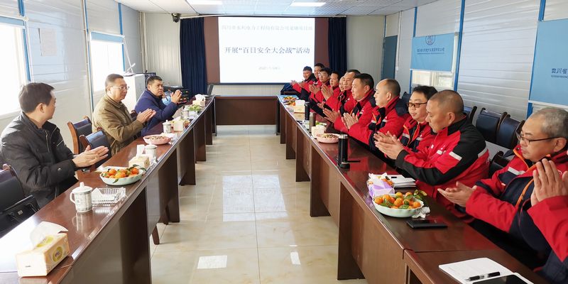 公司黨委書記、董事長(zhǎng)代勇一行赴龍?zhí)了畮祉?xiàng)目看望慰問一線職工