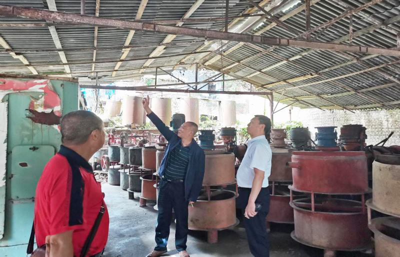 都江堰市辦事處組織片區(qū)房屋建筑安全專項檢查