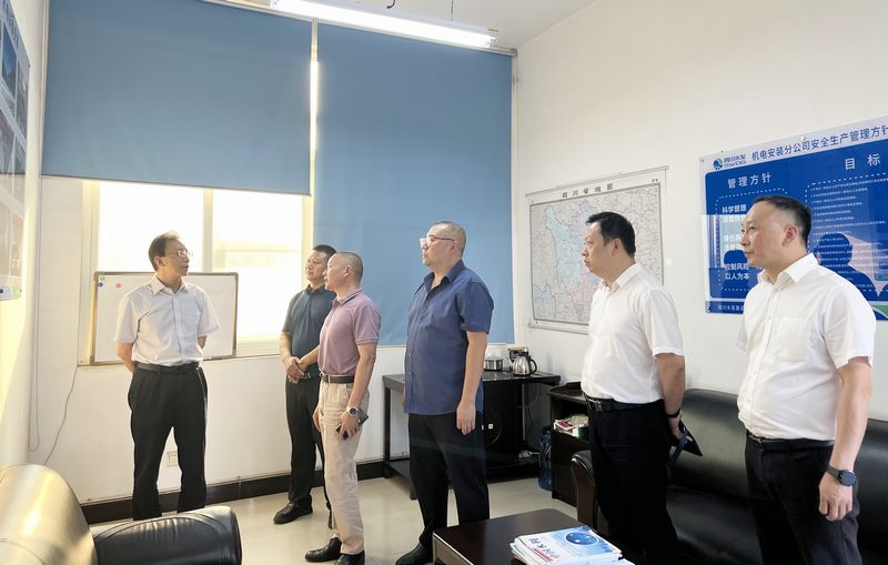 資陽市委常委、常務(wù)副市長李東到建設(shè)公司指導(dǎo)迎大運(yùn)應(yīng)急工作