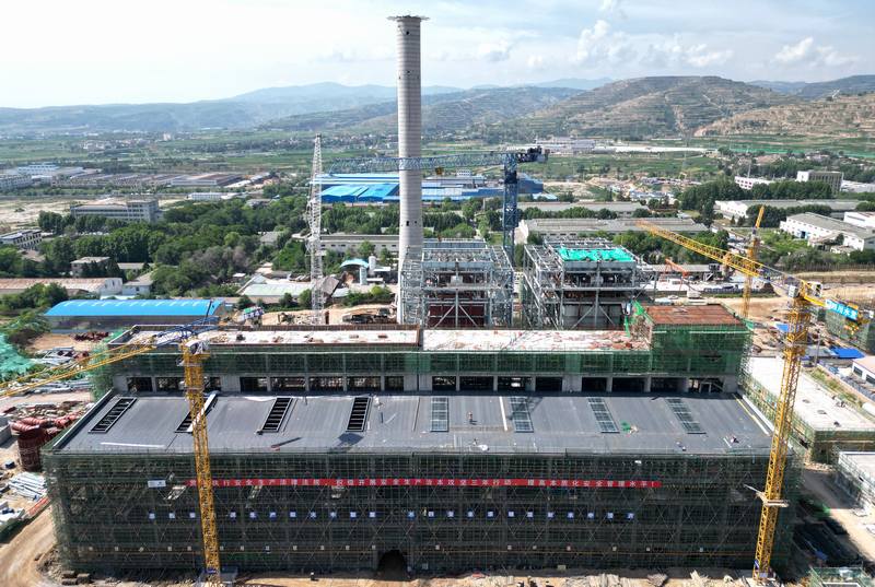 匠心澆筑，榮耀封頂——隴西熱電聯(lián)產(chǎn)項(xiàng)目主廠房結(jié)構(gòu)全面封頂